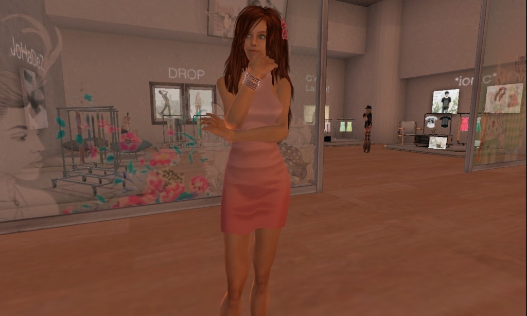 Thinking about what to wear_001